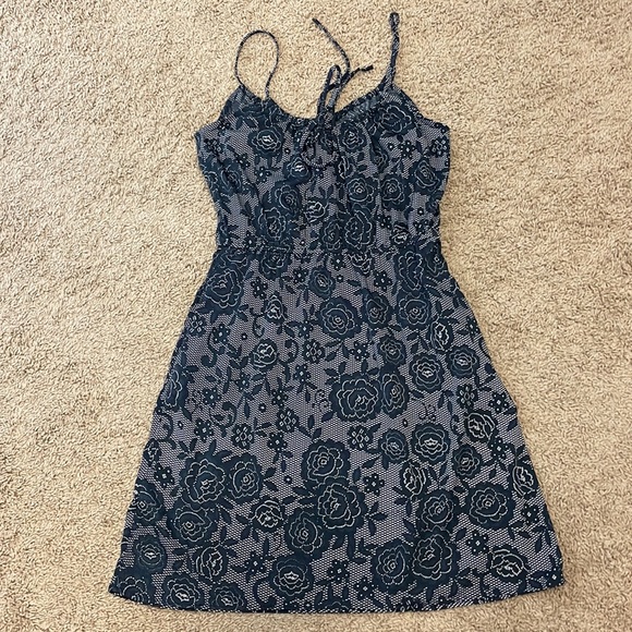 Billabong flower design light dress - Picture 7 of 9